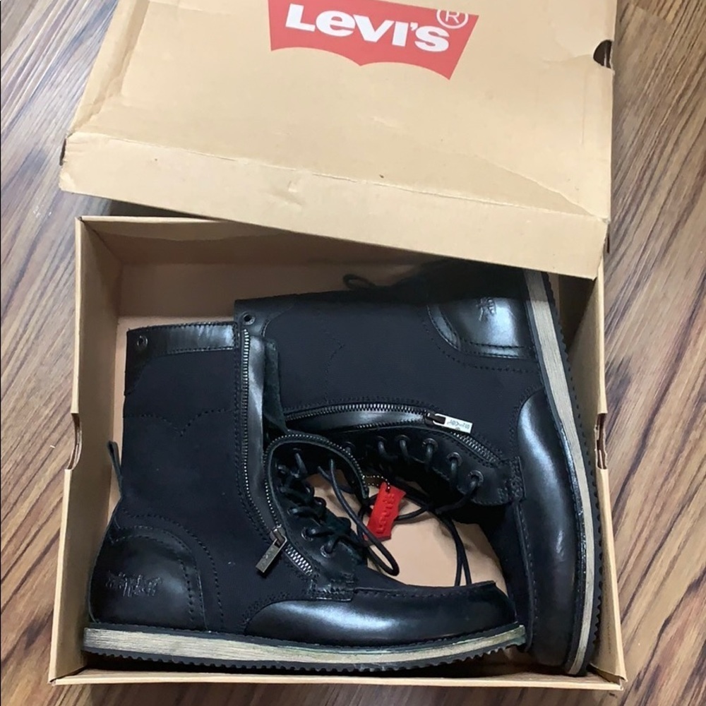 Levi’s Men Fall/Spring Boots - Picture 2 of 10